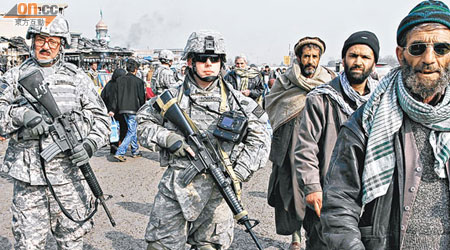 美國在阿富汗戰爭後一直扶植卡扎伊政府。（資料圖片）