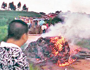 村民申訴 慘如日軍侵華