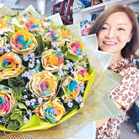 江蘇<BR>江蘇蘇州有花店從荷蘭進口七彩玫瑰大受歡迎。（中新社圖片）