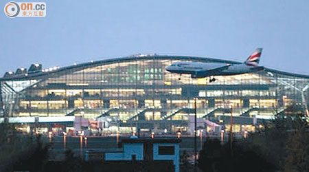 倫敦希思路機場兩條跑道使用率幾近飽和。