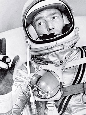 卡彭特當年肩負圍繞地球飛行的任務。圖為他一九六二年的相片。（美聯社黑白圖片）