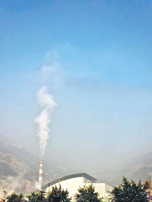 垃圾焚燒發電廠排放的廢氣使當地警犬嗅覺退化。（互聯網圖片）