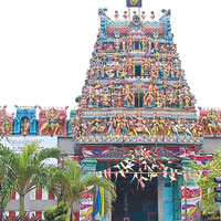 小印度為新加坡旅遊景點之一，圖為區內的維拉瑪卡里亞曼興都廟。（互聯網圖片）