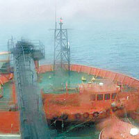 澳洲「南極光號」正駛往浮冰區進行救援。（互聯網圖片）