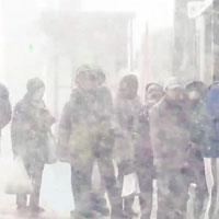 青森市白雪茫茫，市民亦紛紛穿上大衣禦寒。（互聯網圖片）