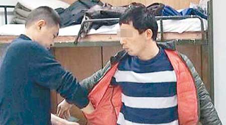 警方在北京拘捕一名疑犯。（互聯網圖片）