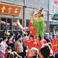 福建<br>福建福州在大年初一上演精彩的傳統民俗文化表演。（中新社圖片）
