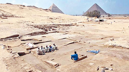 考古學家相信圖中遺址屬於軍營。（互聯網圖片）