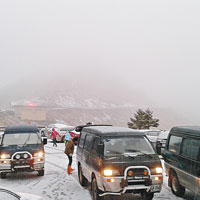 合歡山迎來馬年首場瑞雪，不少遊客上山賞雪。（中央社圖片）