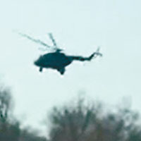 有民眾拍到俄軍直升機飛抵斯特列爾科沃耶村上空。（互聯網圖片）