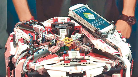 機械人「Cubestormer 3」（互聯網圖片）
