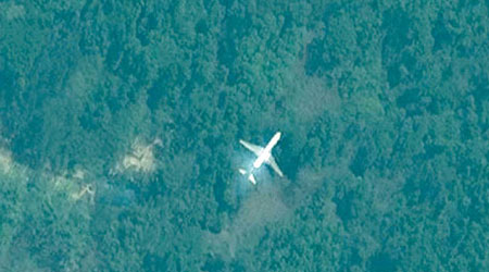 謝孟修找到飛機的衞星圖，所拍地點有傳是南安達曼島叢林。（互聯網圖片）