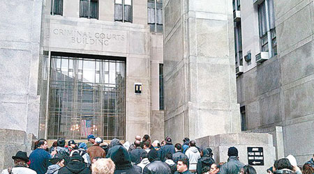 曼哈頓刑事法院成為旅遊地點之一。（互聯網圖片）