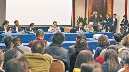 來自馬國的官員代表在北京開溝通會，再被指說法前後不一。（互聯網圖片）