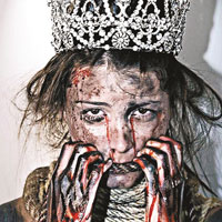 滿臉傷痕的「環球小姐冠軍」海報（互聯網圖片）