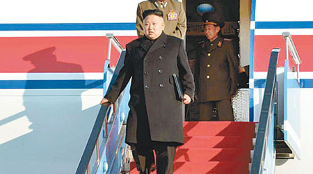 北韓官媒公開首張金正恩乘坐飛機出巡的照片。（互聯網圖片）