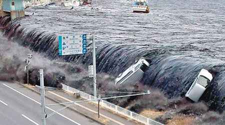 經歷三年前海嘯吞噬家園（圖）的慘劇，不少日本人坦言恐懼海嘯重臨。