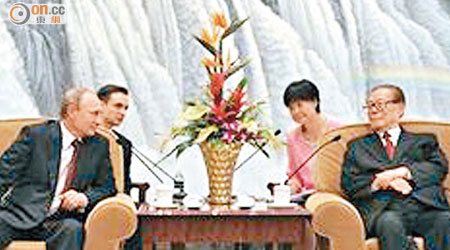 網傳普京訪華期間曾與江澤民見面。