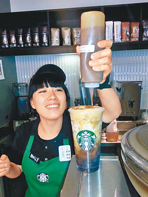 吳荷莉曾在曼哈頓的星巴克任職咖啡師。（互聯網圖片）