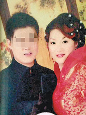 圖為遇害婦人吳碩艷生前與丈夫合照。（互聯網圖片）