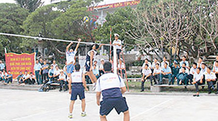 菲越海軍在南子島舉行排球比賽。（互聯網圖片）