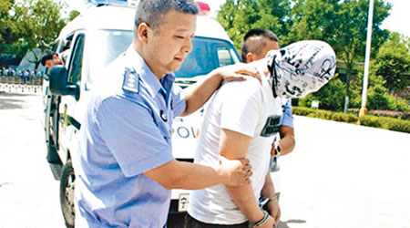 柳姓疑犯被警方押回寧夏。（互聯網圖片）