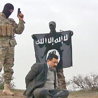 ISIL新發布的片段顯示，一名男子遭武裝分子槍決。（互聯網圖片）