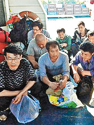 菲方早前公布被扣中國漁民的照片。（互聯網圖片）