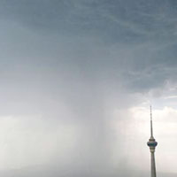 北京高溫天氣持續，烏雲密布。（互聯網圖片）