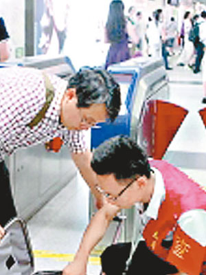 廣州地鐵近日加強檢查乘客行李。（互聯網圖片）