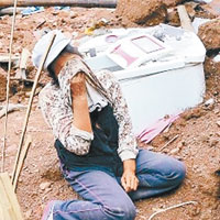 村民黃祥芝在地震中失去孫兒。（互聯網圖片）