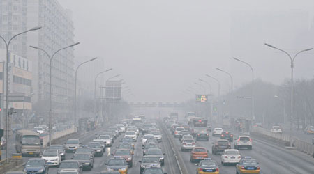 北京<br>內地空氣污染嚴重，北京市區經常被霧霾籠罩。（資料圖片）
