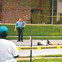 警員連開數槍擊斃布朗。（互聯網圖片）