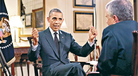 奧巴馬（左）受訪時指中國在伊拉克問題上搭順風車。