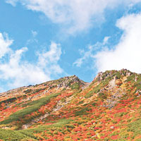 御嶽山是秋天觀賞紅葉的勝地。