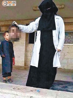 IS吸引大批回教徒加入，有兒童旁觀斬首過程。（資料圖片）