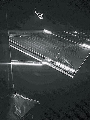 羅塞塔號上月與彗星67P的「自拍照」。（互聯網圖片）