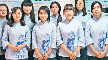 女學生身穿民國服飾上課。（中新社圖片）