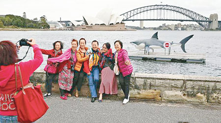 近年愈來愈多中國遊客選擇到澳洲旅遊。（互聯網圖片）
