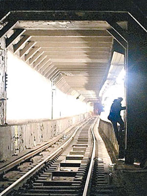 費魯賈潛入廢棄的紐約地下鐵路探險。（互聯網圖片）