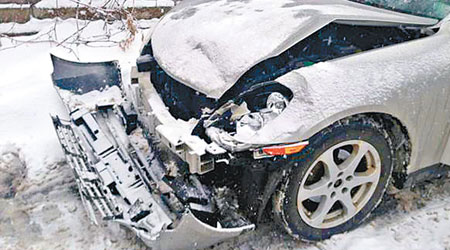 大雪導致路面濕滑，交通意外頻生。（互聯網圖片）
