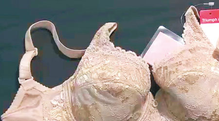 日本黛安芬發售的一款胸圍出現鋼圈外露問題。（互聯網圖片）