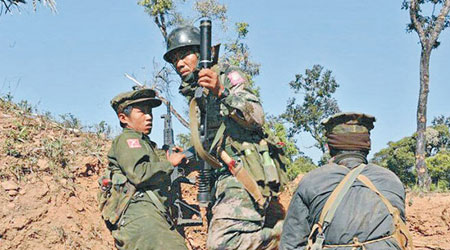 內地官媒指緬甸北部克欽邦遍地戰火，有中國公民被困戰區。（互聯網圖片）