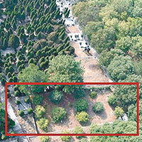 被曝光的季建業公墓佔地一百五十三平方米，（紅框示）是正常墓地三十八倍。（互聯網圖片）