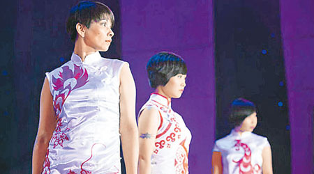 吉林省女子監獄女囚穿上自己設計的服裝表演。（互聯網圖片）
