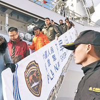 當地民眾參觀兩棲登陸艦「長白山號」。（互聯網圖片）