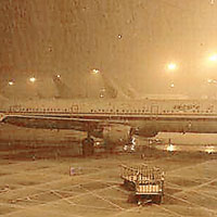 北京 <br>北京連日下雪，機場停機坪頓成一片白。（互聯網圖片）