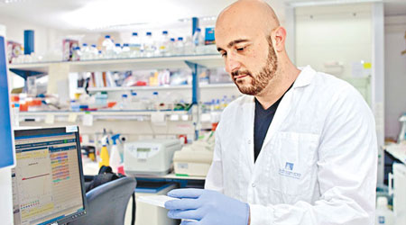 英國和以色列的科學家，成功以幹細胞株培植出幹細胞。（互聯網圖片）