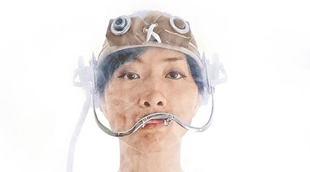 Fabulous Olfactometer會在探測到空氣污染時夾緊佩戴者上唇。（互聯網圖片）
