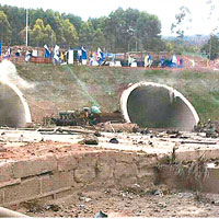 成都洛帶古鎮的在建隧道發生爆炸。（中新社圖片）